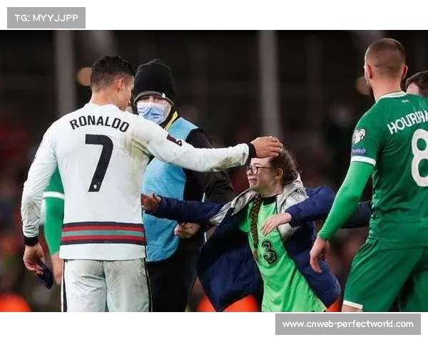 爱尔兰球迷袭击葡萄牙大巴,警方逮捕5人 爱尔兰球迷袭击葡萄牙大巴,警方逮捕5人